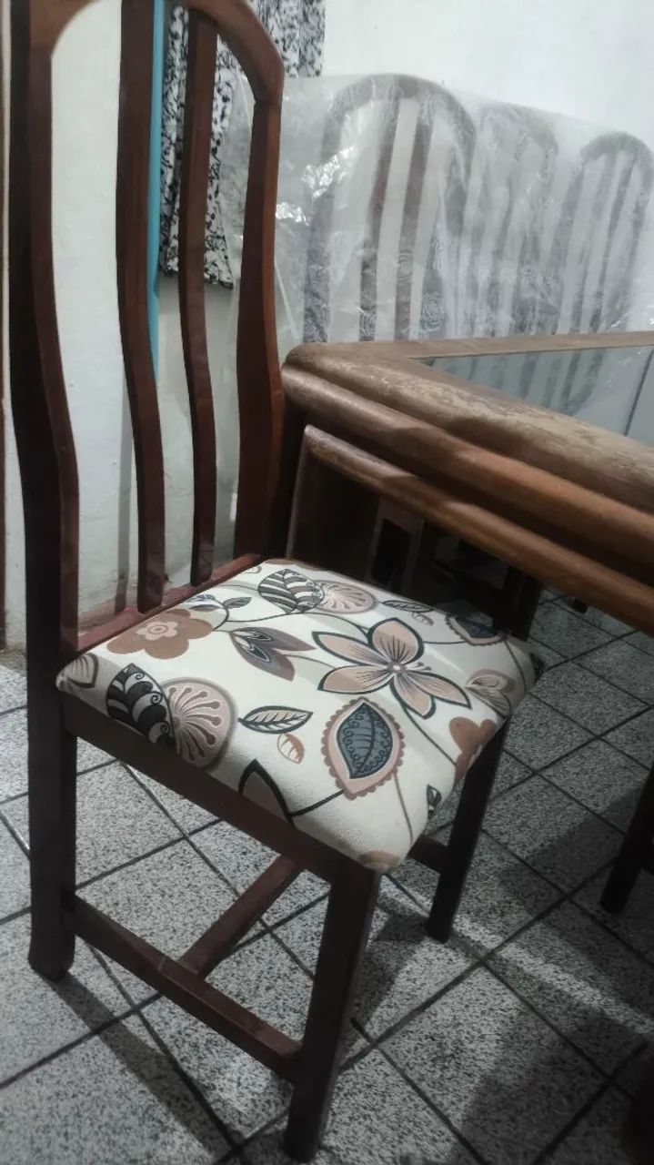Mesa 8 lugares de madeira com vidro - Foto 4