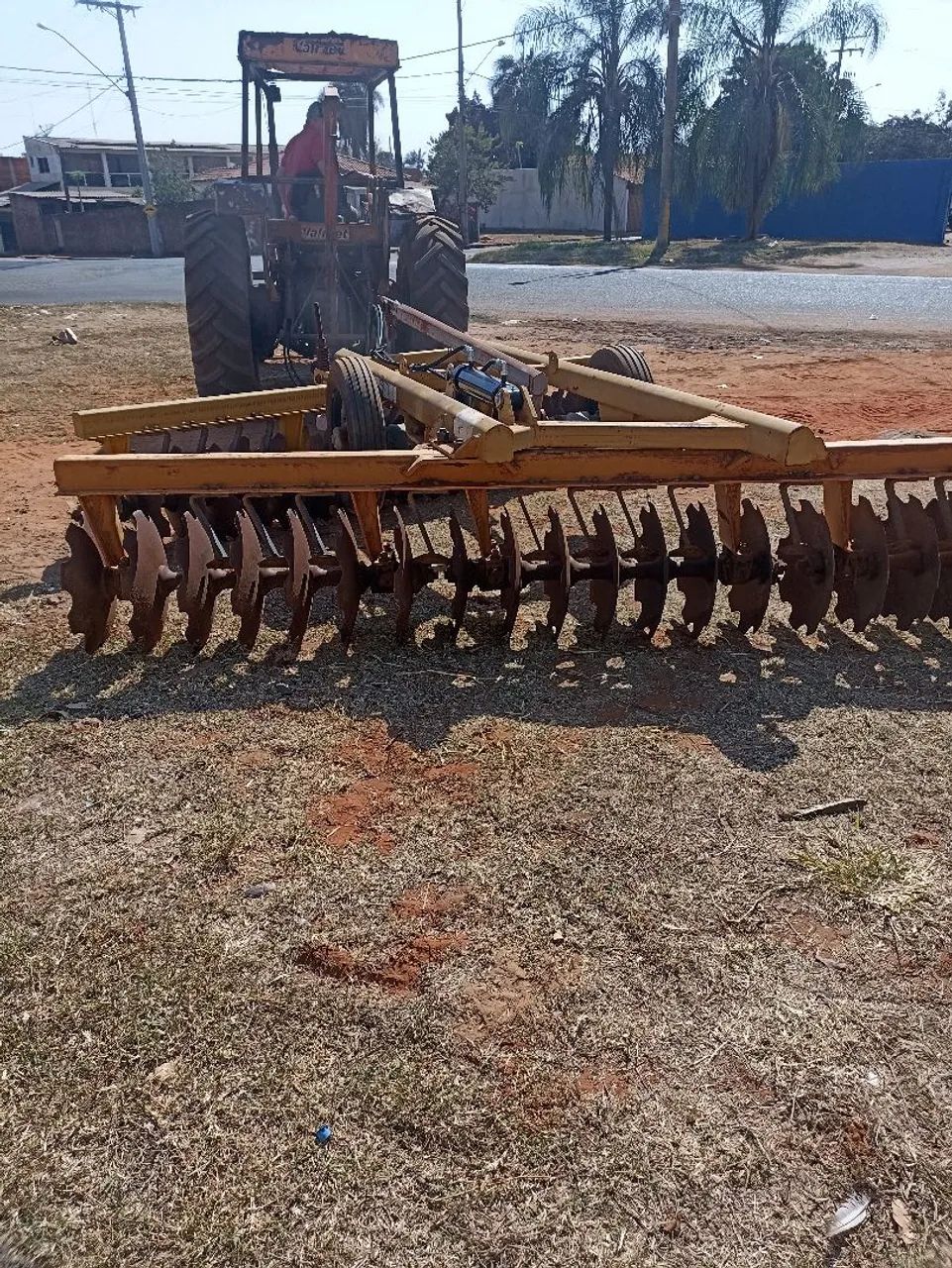 Grade niveladora 42 discos de comando hidráulico