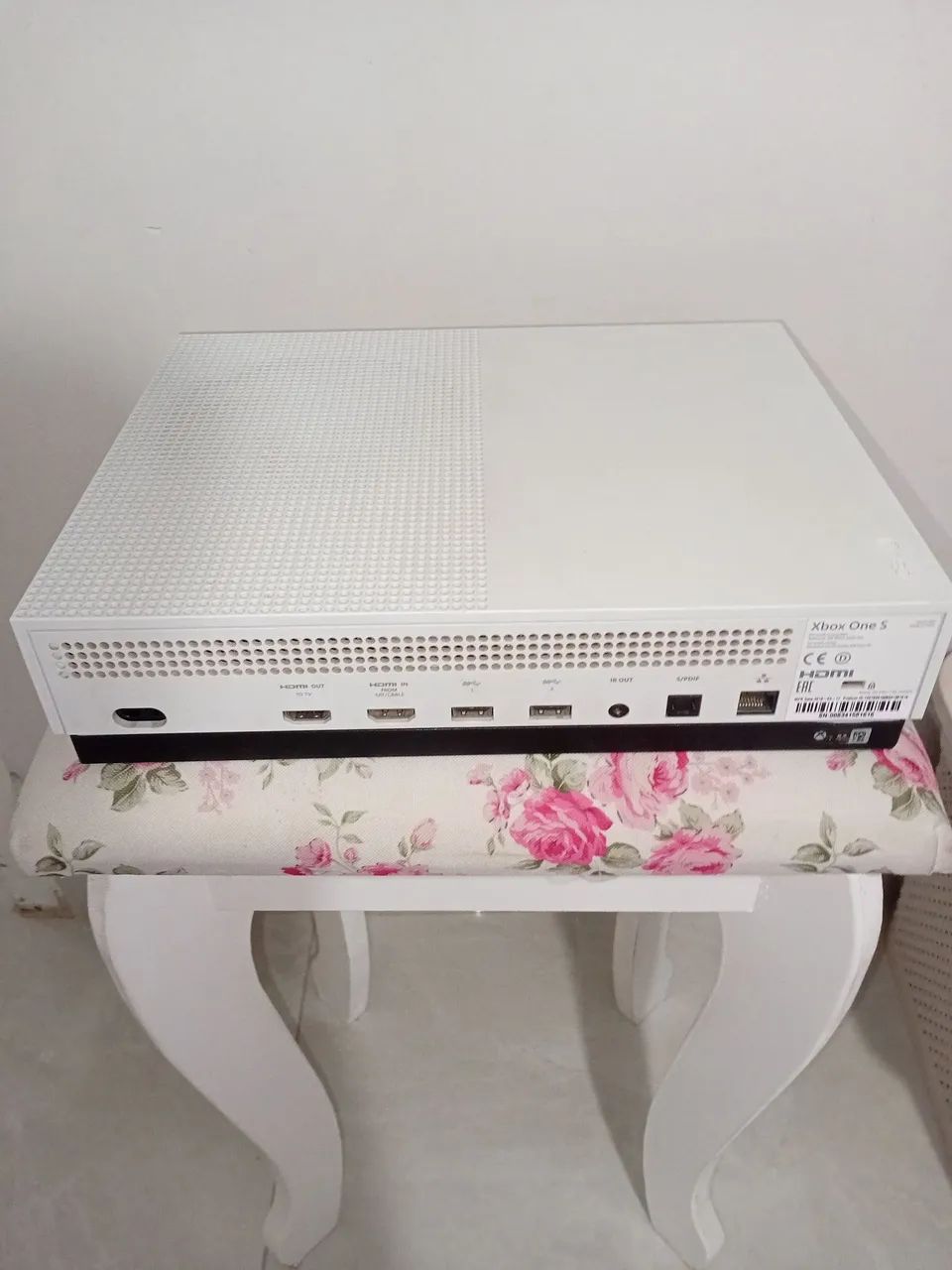 Xbox One S 1tb + 4 cds com Caixa e controle - Foto 3