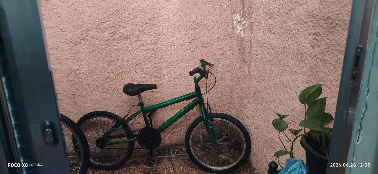 Bicicleta aro 20 nova , verde .