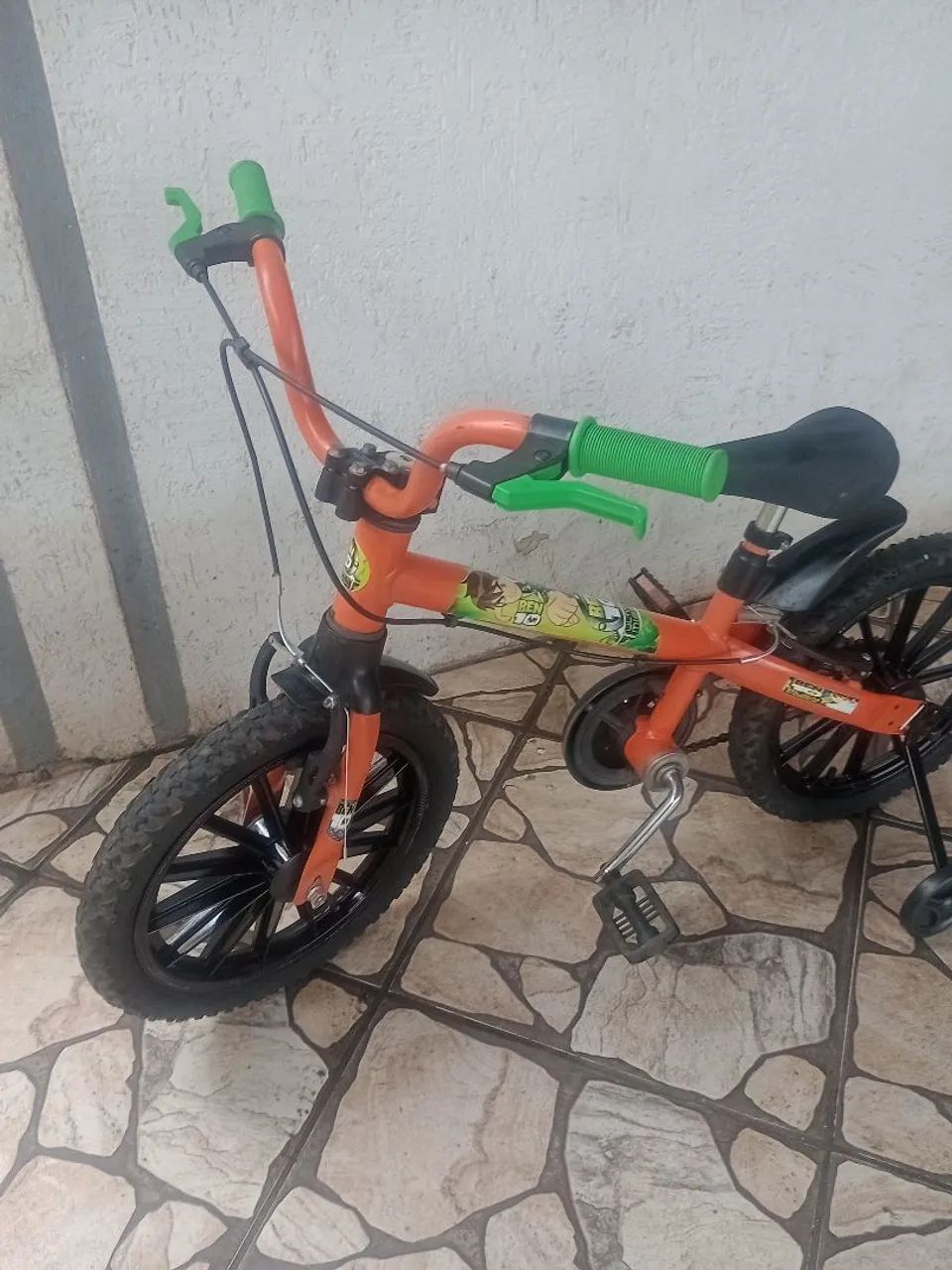Bicicleta infantil aro 16 com personagem do Ben 10 - Foto 4