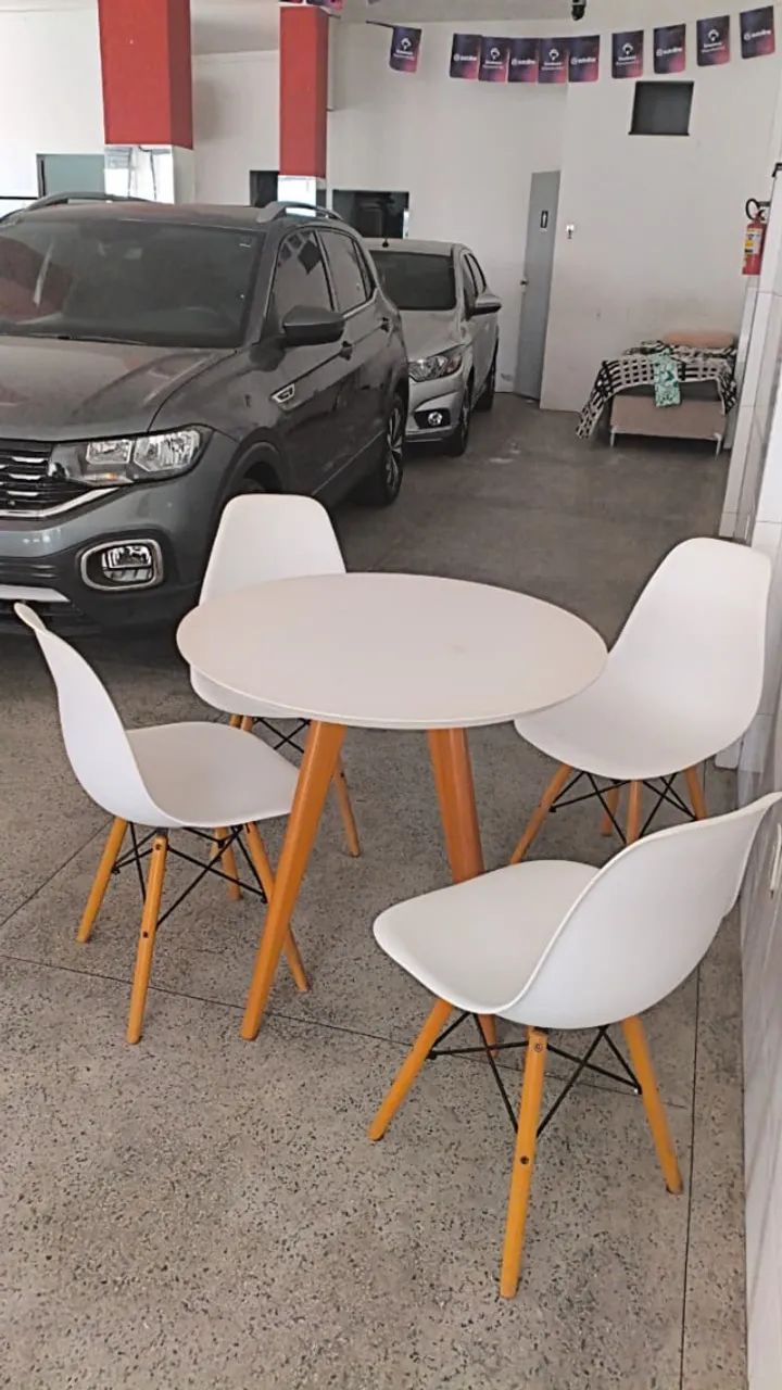 Oportunidade - Mesa de jantar + 4 cadeiras - Excelente estado