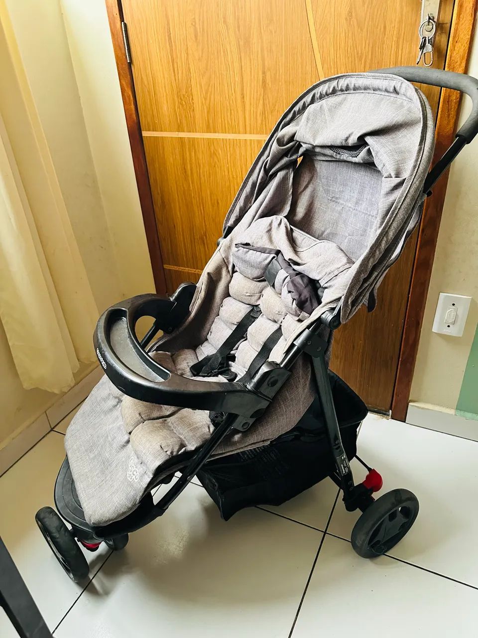 Carrinho de bebê e bebê conforto 