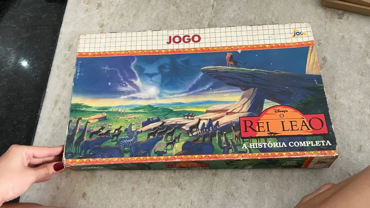 Jogo de tabuleiro antigo- Rei leão 