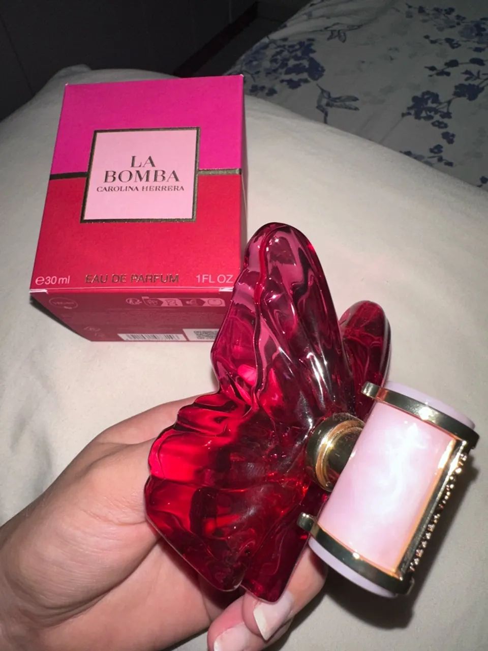 Perfume la bomba Carolina Herreira 30ml - Foto 2