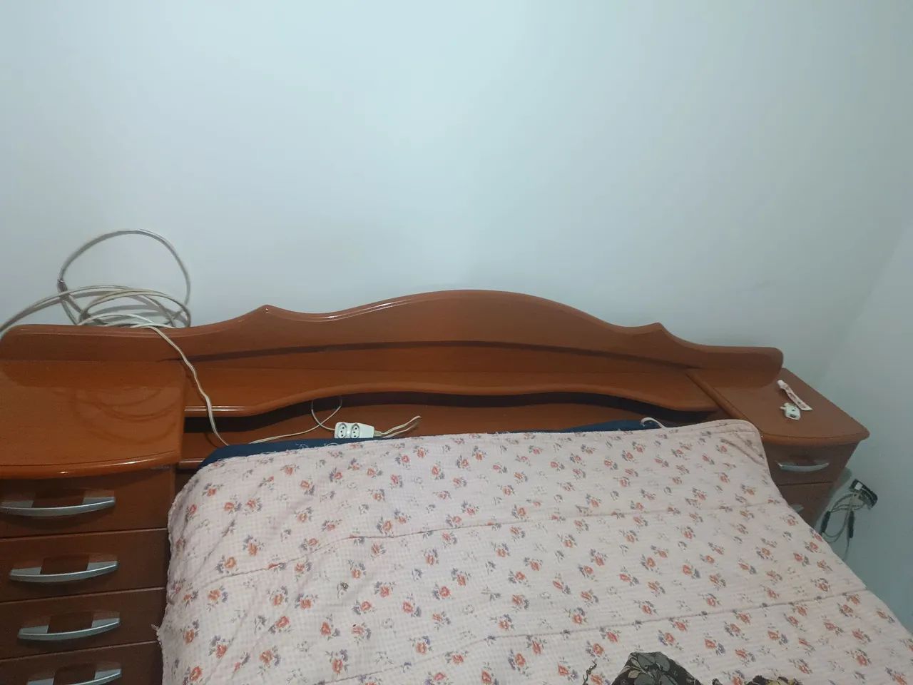 Cama casal com criados mudos - Foto 4