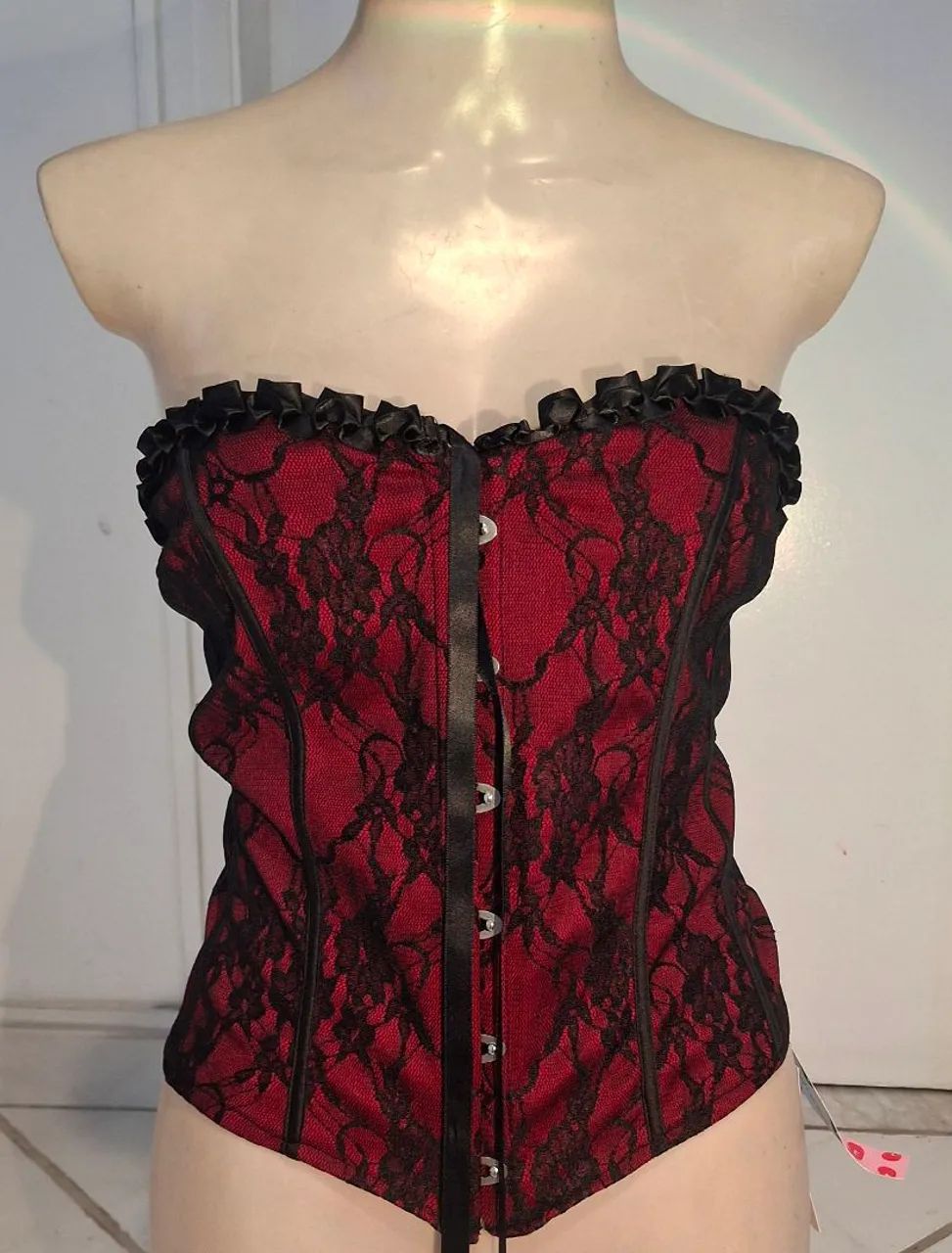 Corset vermelho com renda