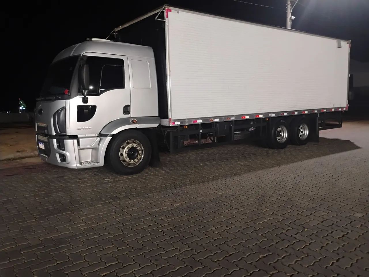 FORD CARGO 2422e 2012