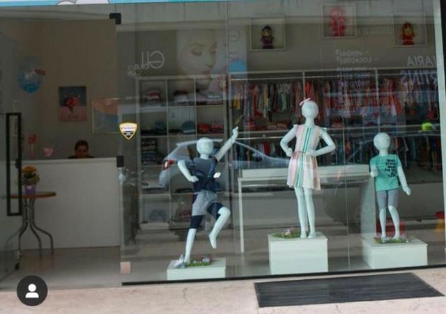 Vende-se loja de roupas e acessórios infantis completa