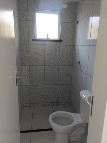 Casa com duas suítes e documentação grátis | Ônibus na porta - Foto 5