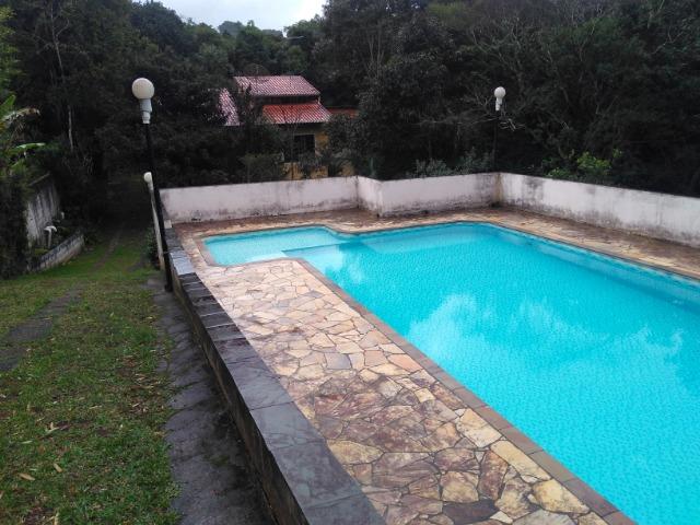 Chácara com casa de alto padrão e com linda e imensa piscina.(Tel. *) - Foto 19