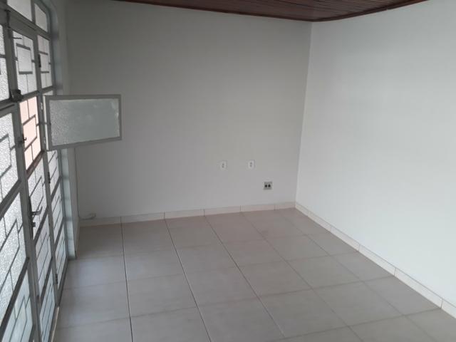 Casa à venda na QNJ. 3 quartos com amplo quintal. Desocupada - Foto 8
