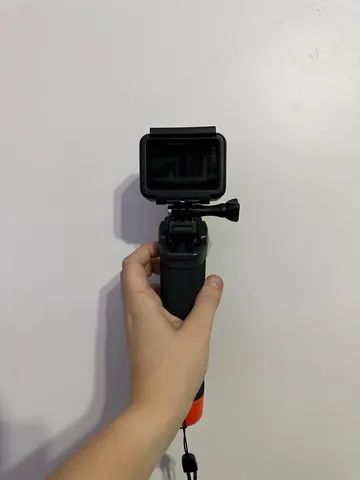 Câmera GoPro Hero 7 White + Bastão - R$ 1600