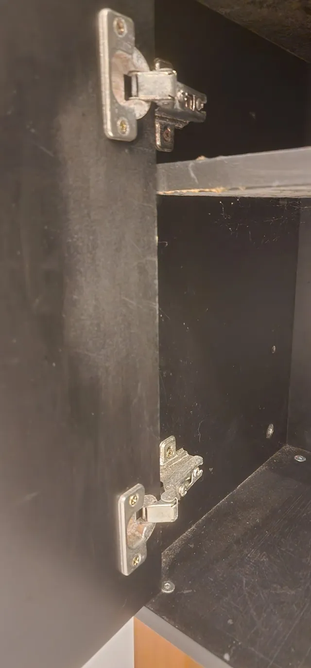 Armário 1 porta e duas prateleiras Liva Tok&Stok Usado
