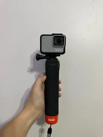 Câmera GoPro Hero 7 White + Bastão - R$ 1600