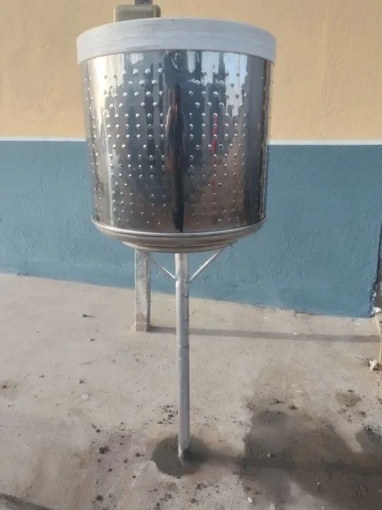 Lixeira de inox