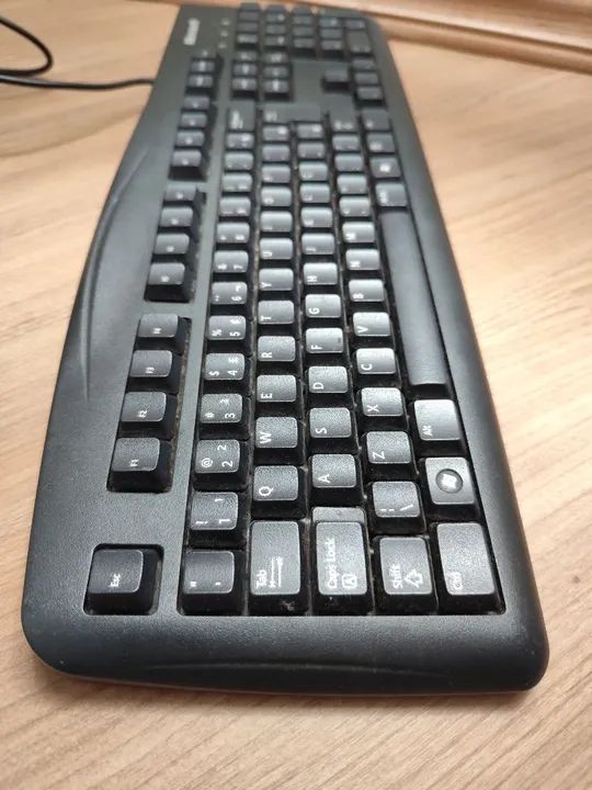 Teclado Microsoft USB modelo 200 c cabo USB  - Foto 5