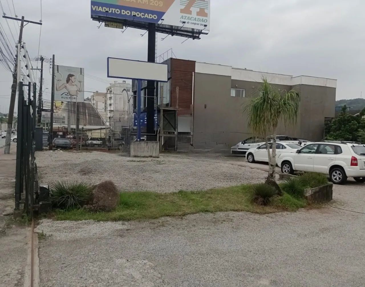 ALUGO TERRENO PARA LOJA DE CARRO, MOTOS OU MÁQUINAS ESCAVADEIRAS. - Foto 2