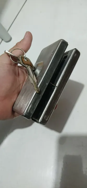 Fechadura para porta de vidro