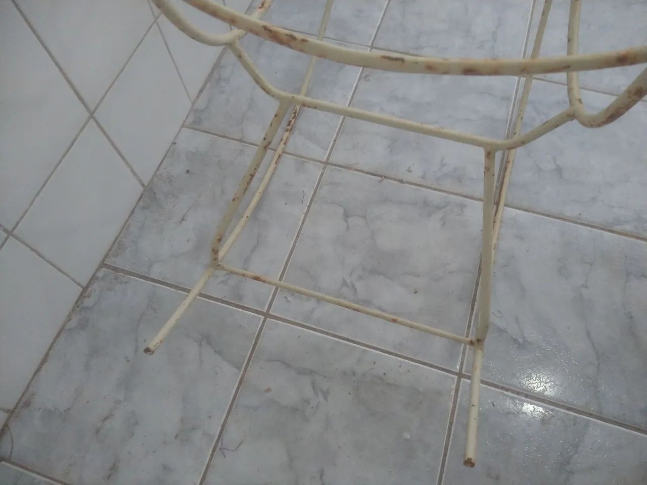 Cadeira de balanço de ferro maciço antiga  - Foto 5