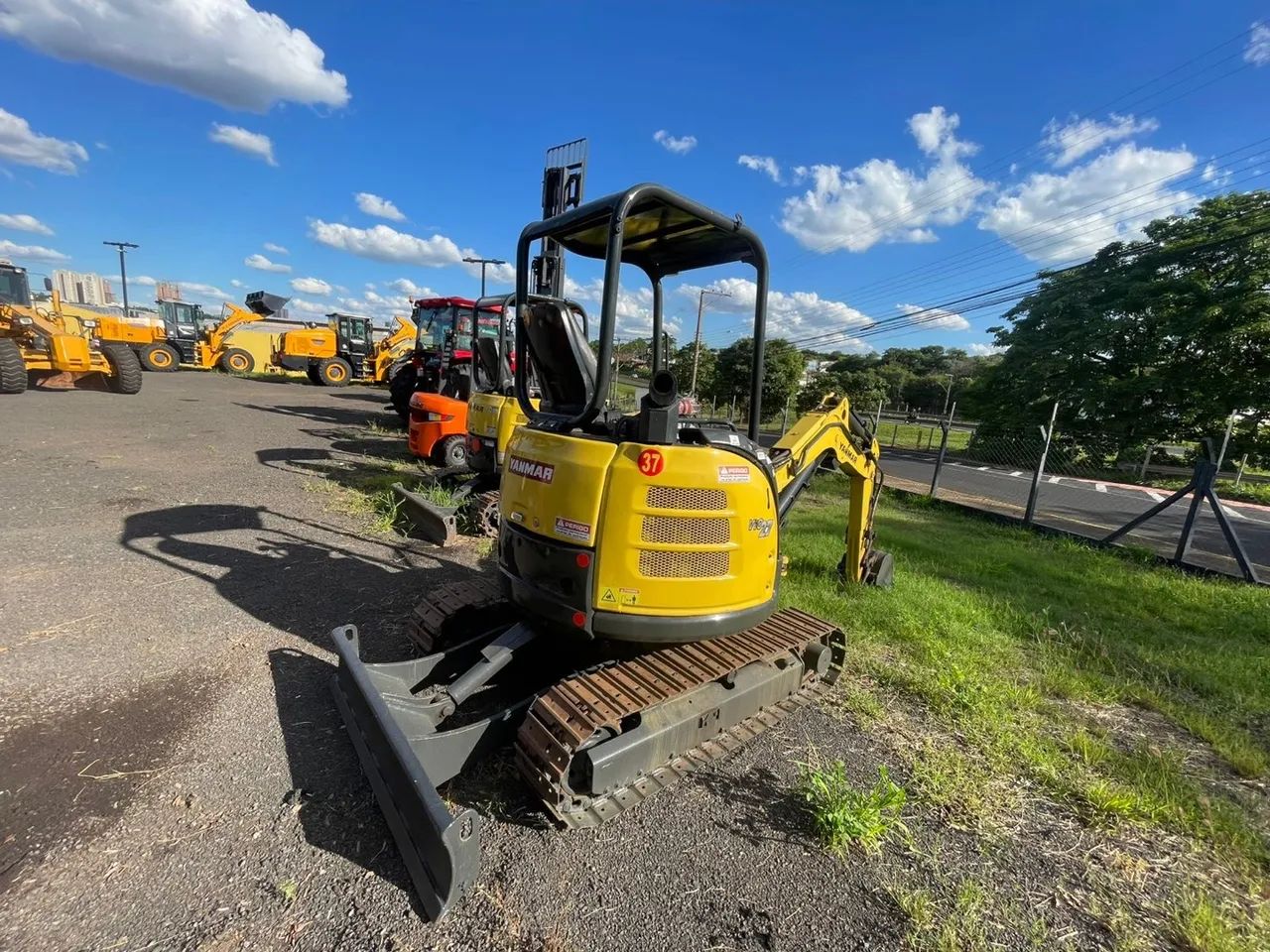 Mini escavadeira YANMAR Vio 27 - Foto 5