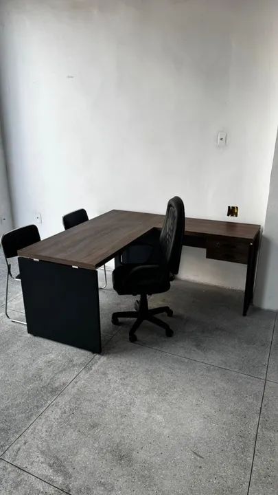 L-shaped office desk with 3 chairs, 1.50x1.60