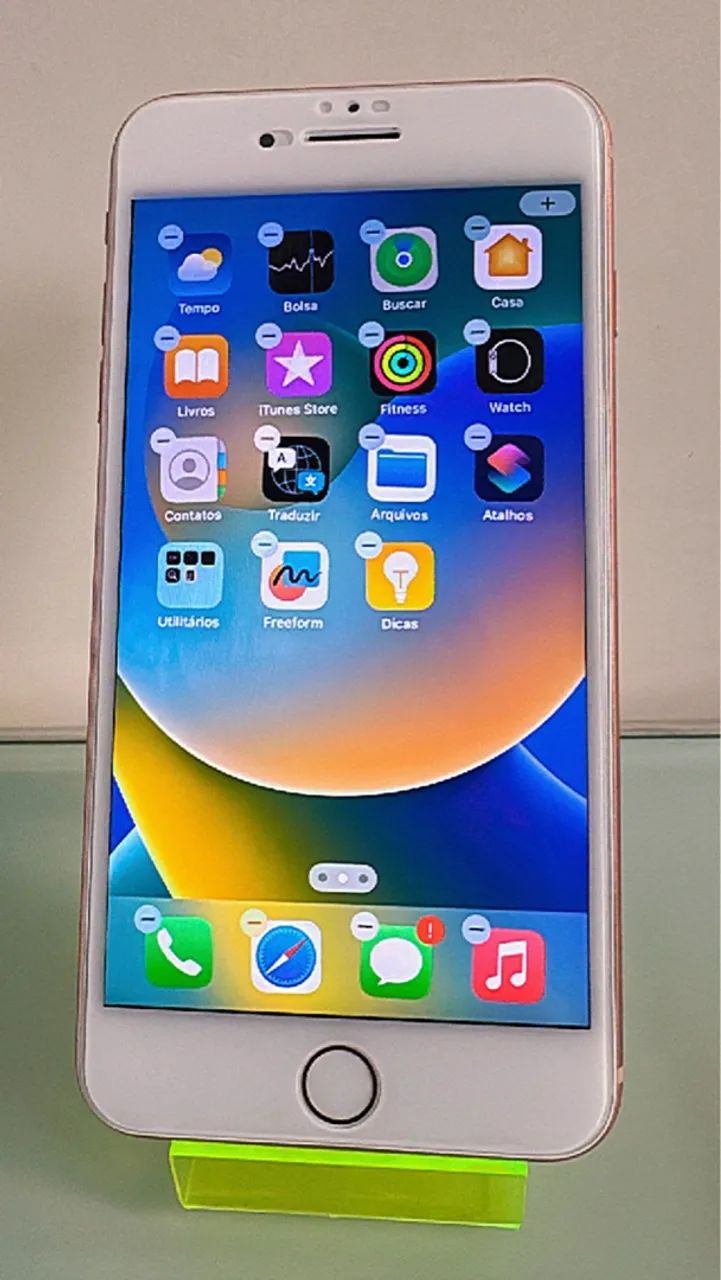 iPhone 8 Plus 64gb bateria 100% com carregador R$650,00