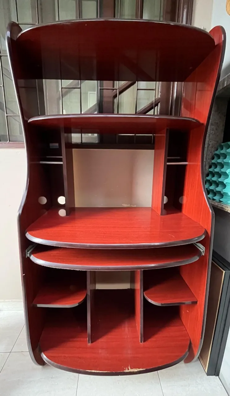 Rack Vermelho de Madeira