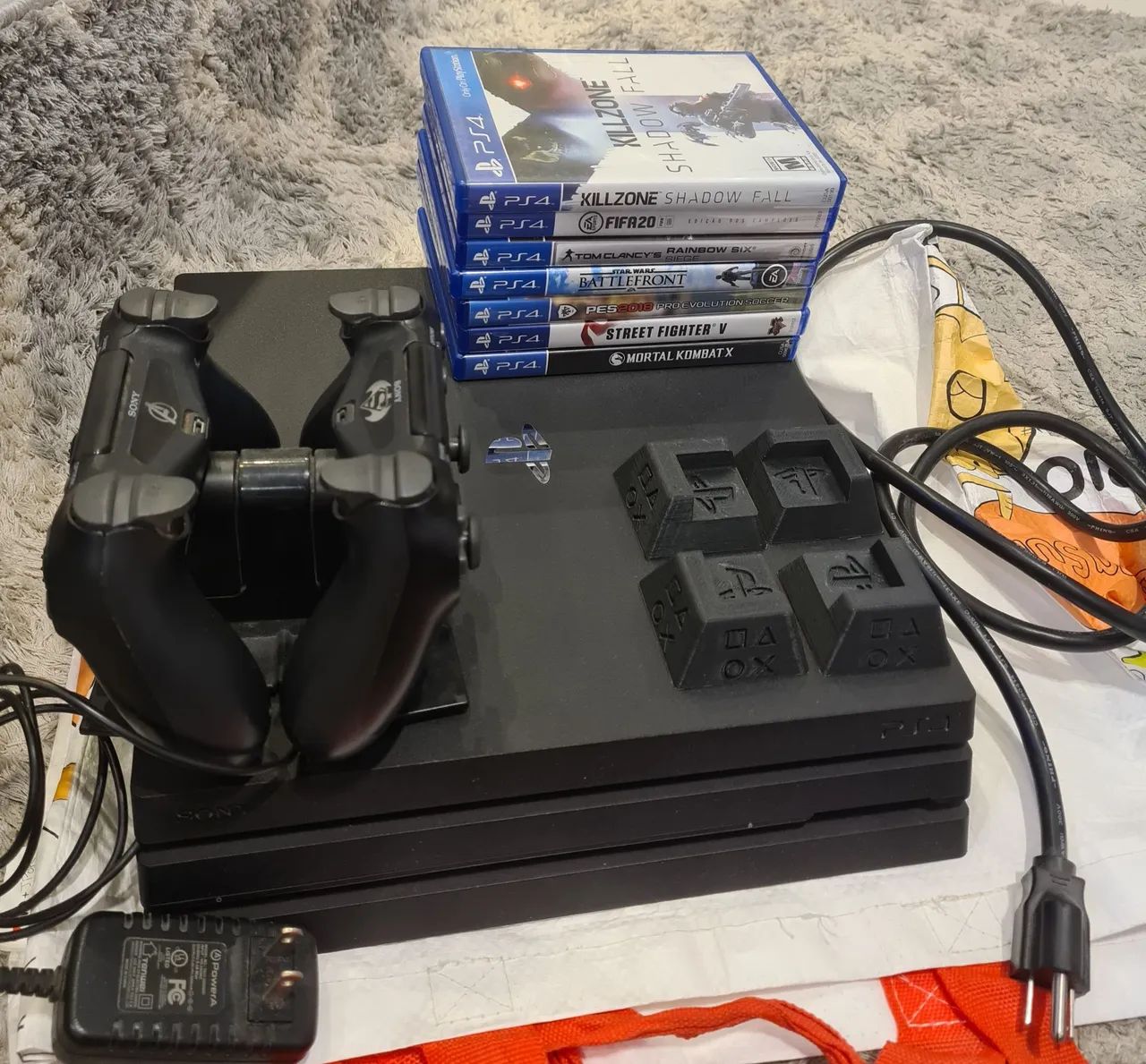 Playstation 4 com jogos e controles - Foto 2