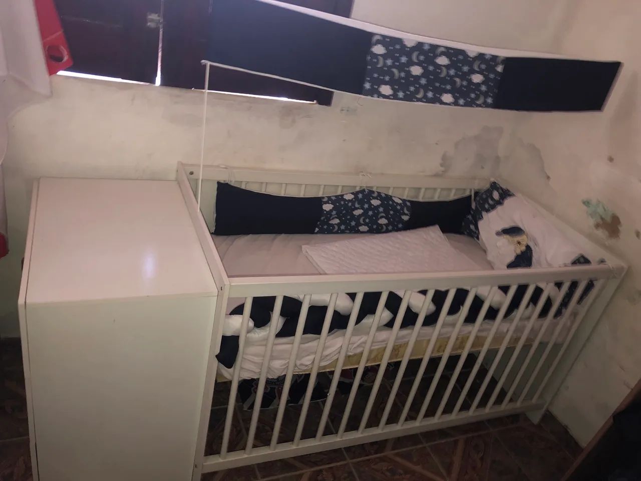 Vende-se berço acoplado com cômoda 