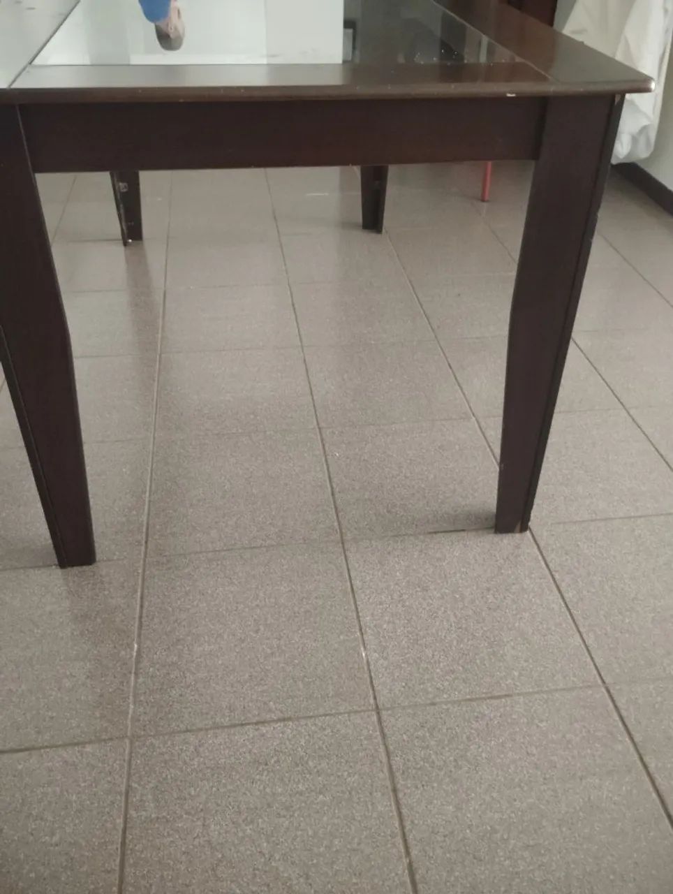 Mesa de Jantar com Tampo de Vidro