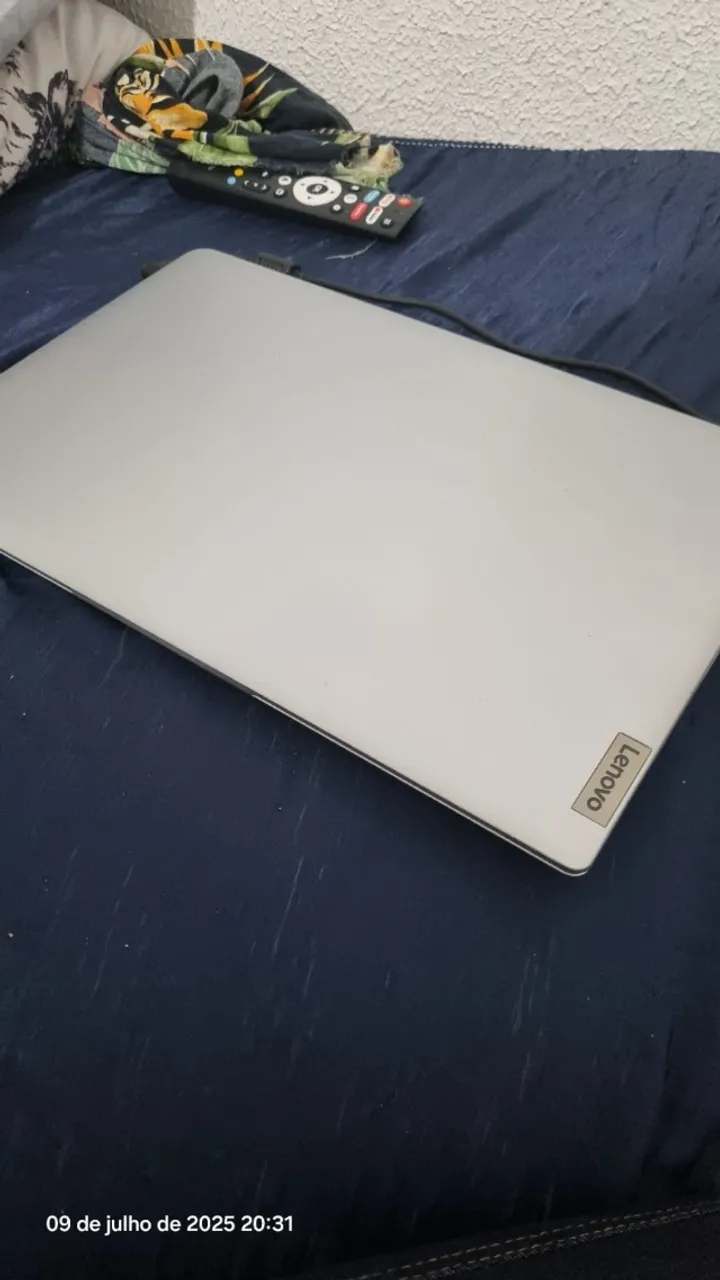 Notebook Lenovo com processador Intel Core i3 de 12° Geração, 4GB RAM, 256GB SSD,