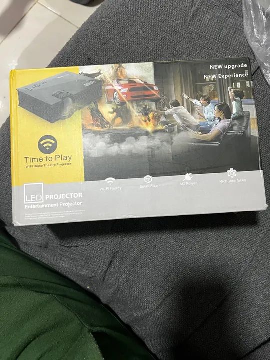 Unic Mini Projetor UC68 1800lm preto 