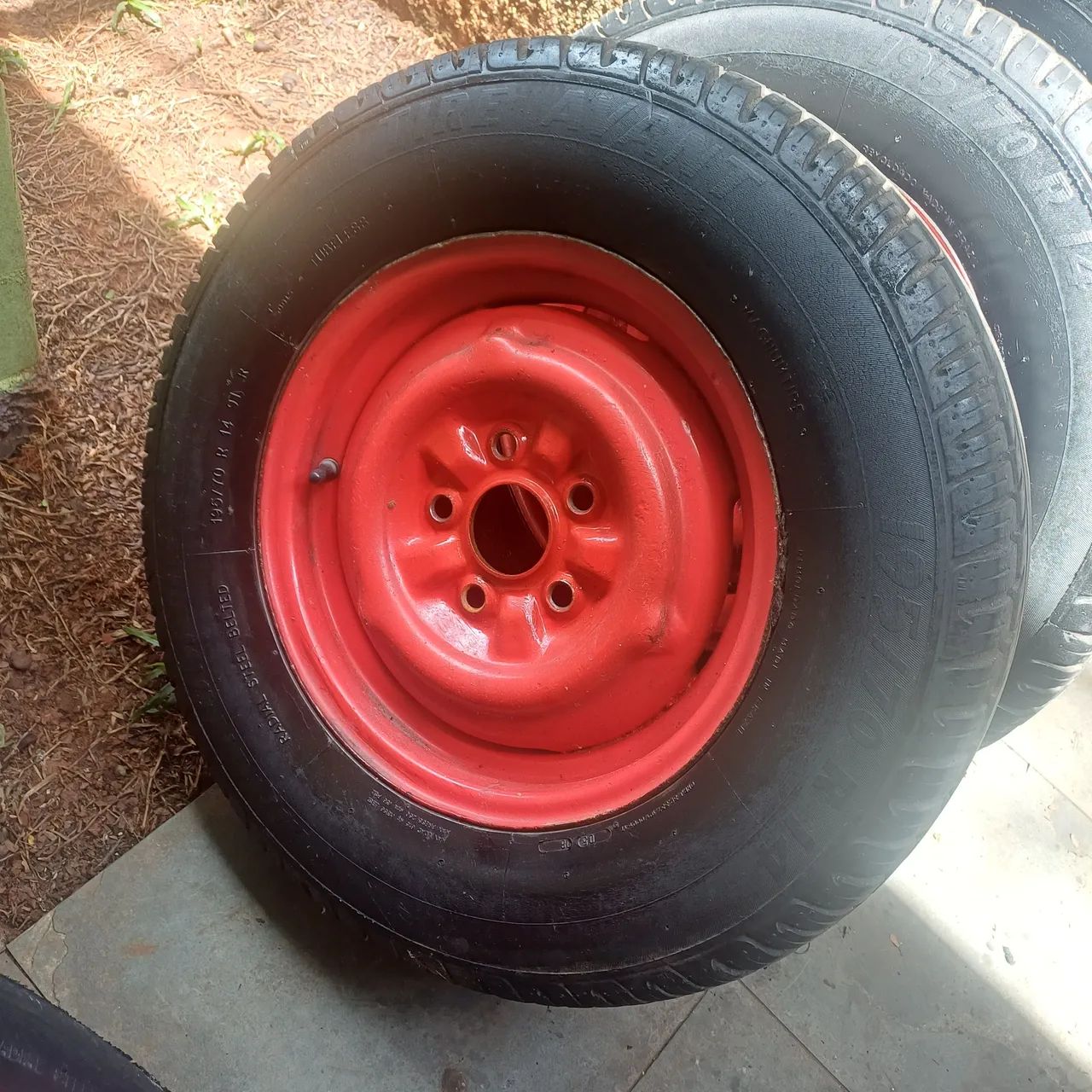 Jogo rodas opala com pneus 195/70/14 - Foto 4