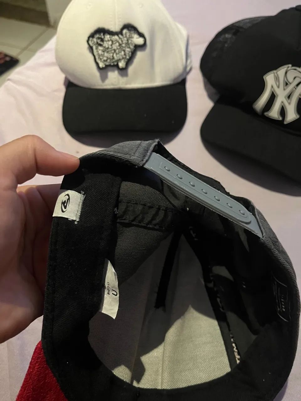 4 bonés para vender 3 originais 1 primeira linha  - Foto 2