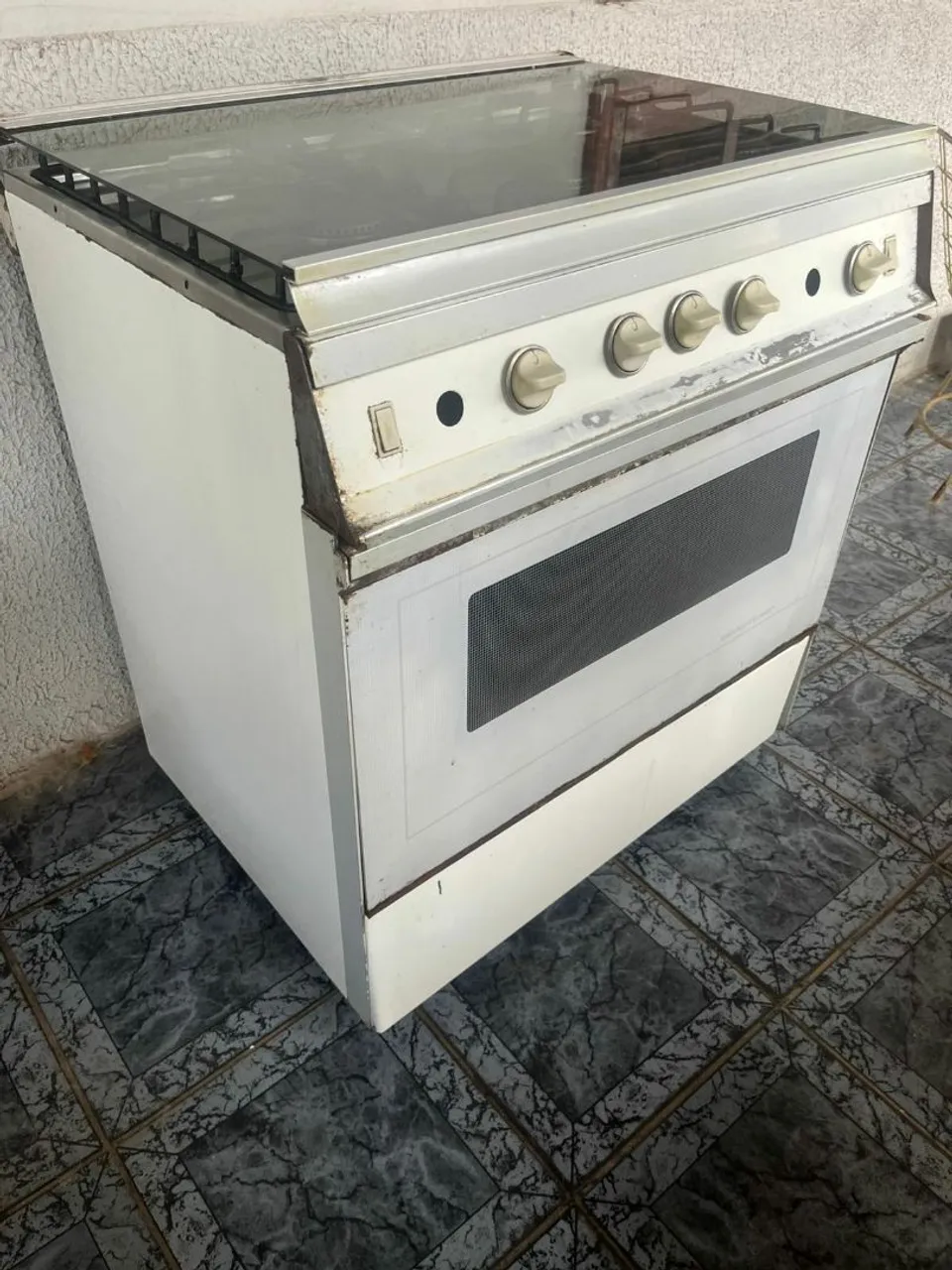 Fogão usado, só funcionando 3 chamas, forno não funciona, mesa de inox, tampa de vidro,.