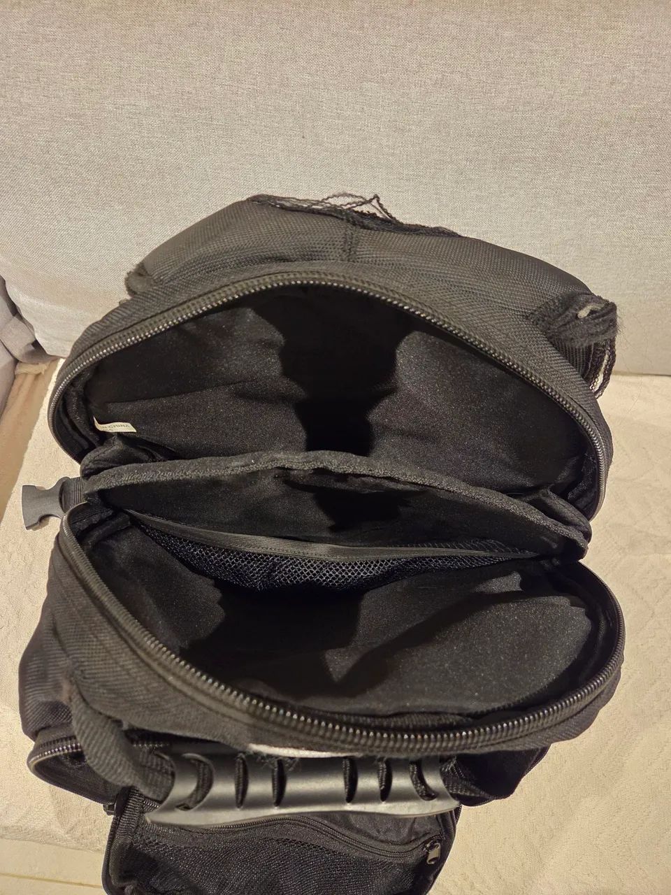 Mochila Preta FICO para viagem - Foto 4
