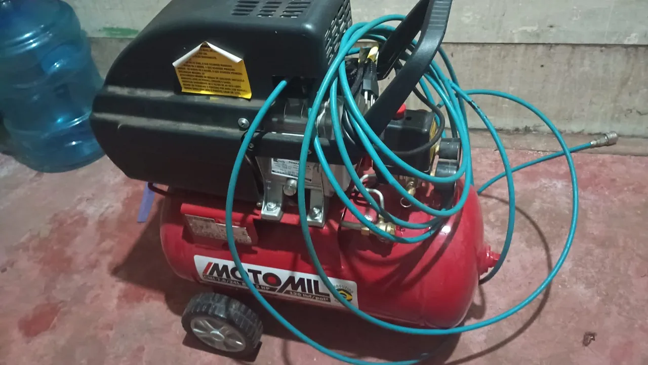 Compressor de Ar MotoMil 24 Litros