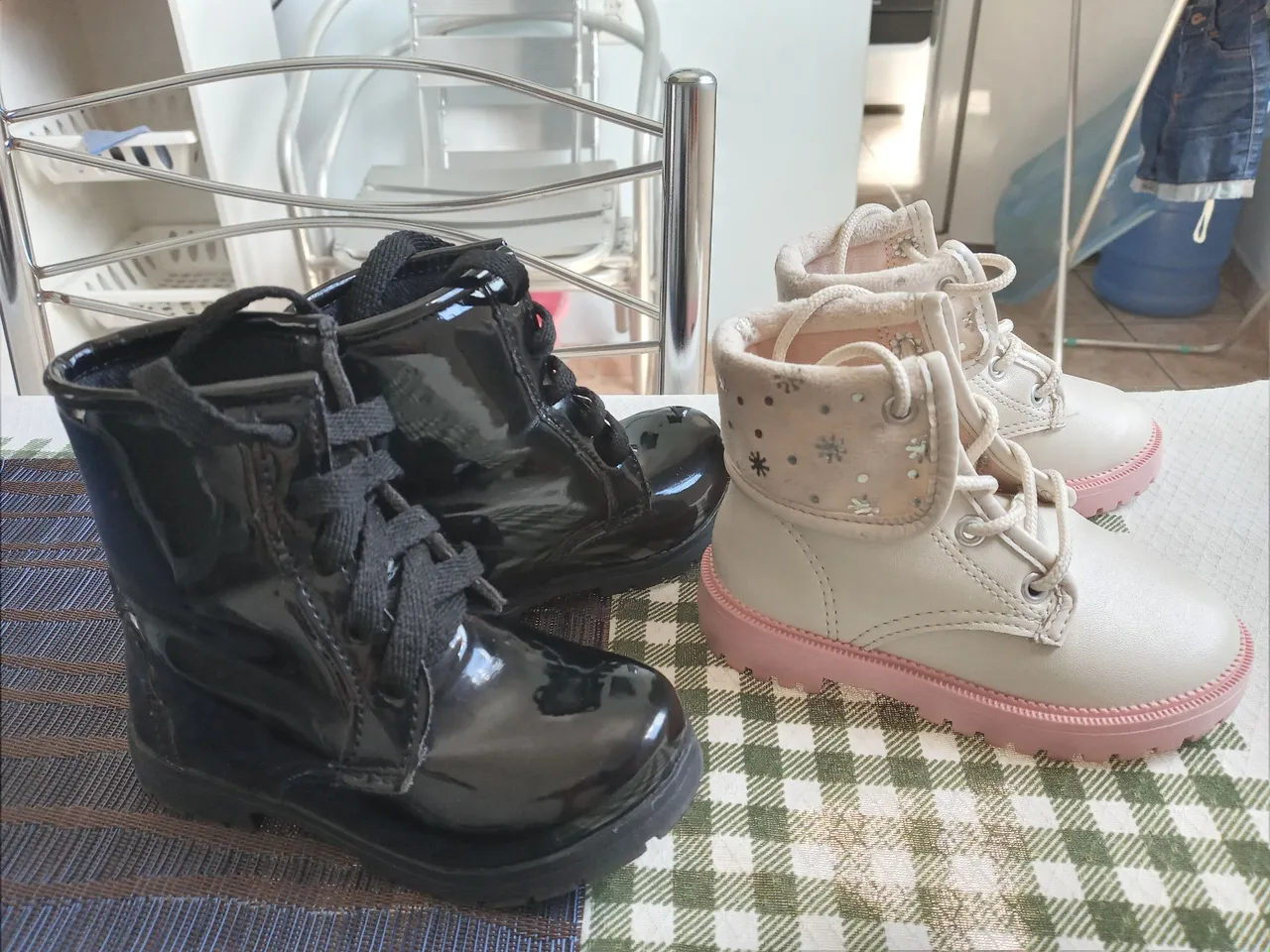 Botas infantis - Preta e Bege