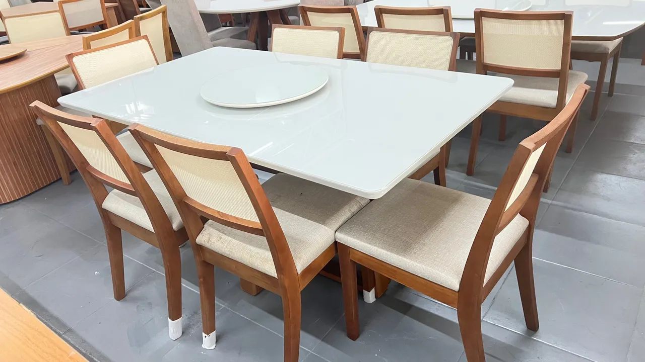 Mesa de Jantar madeira e acabamento laca Cadeiras - Foto 3