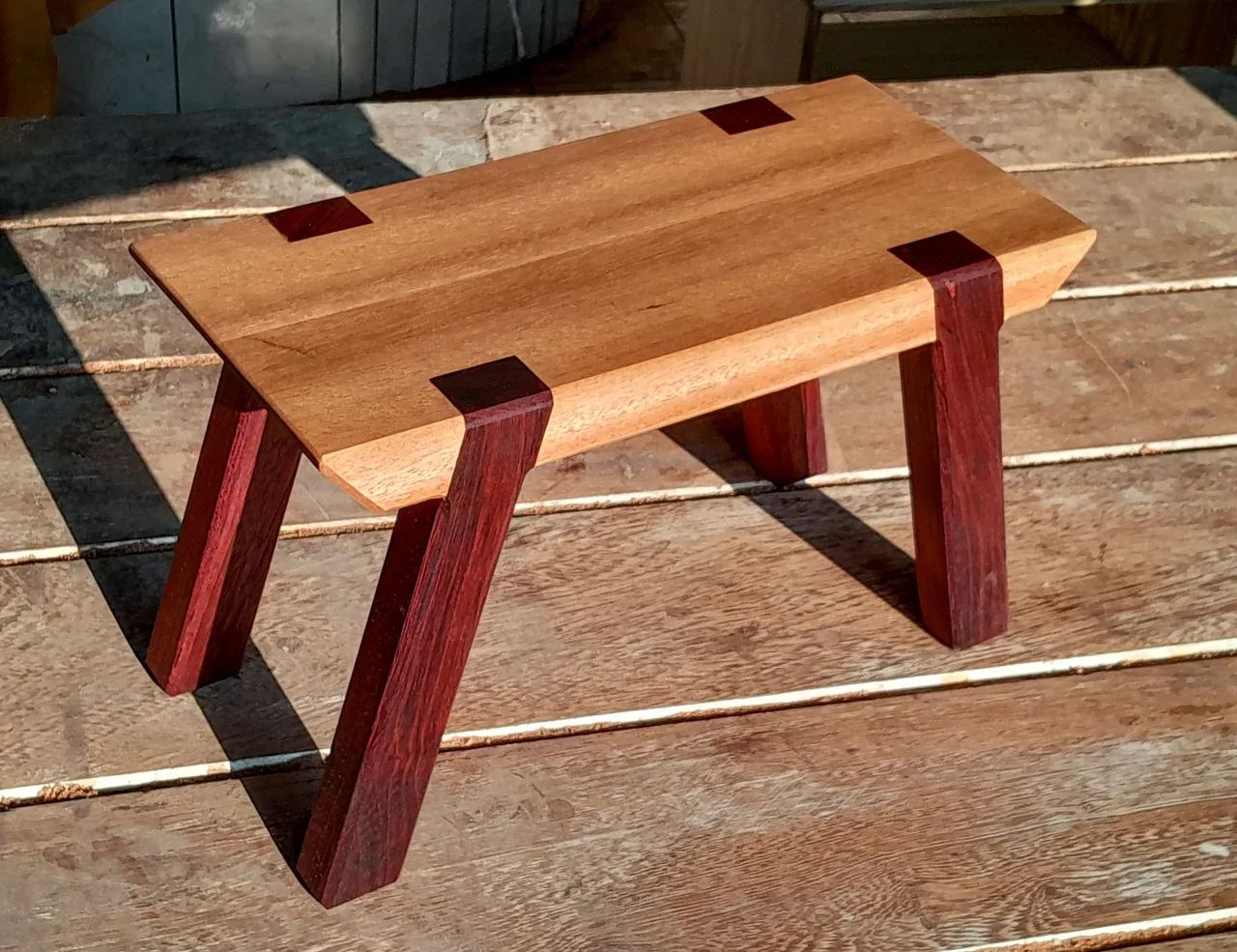 Banquinho de madeira maciça - Foto 2