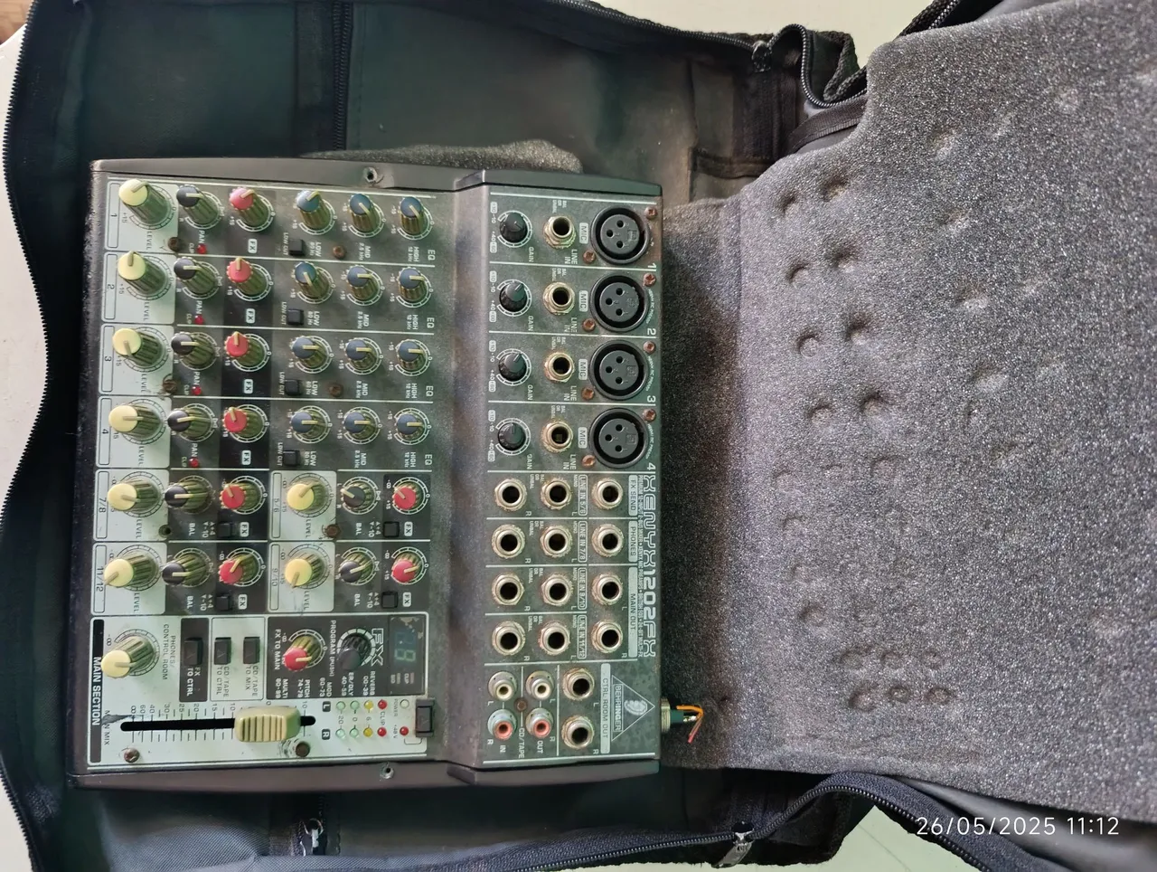 Mesa de Som Behringer Xenyx 1202FX