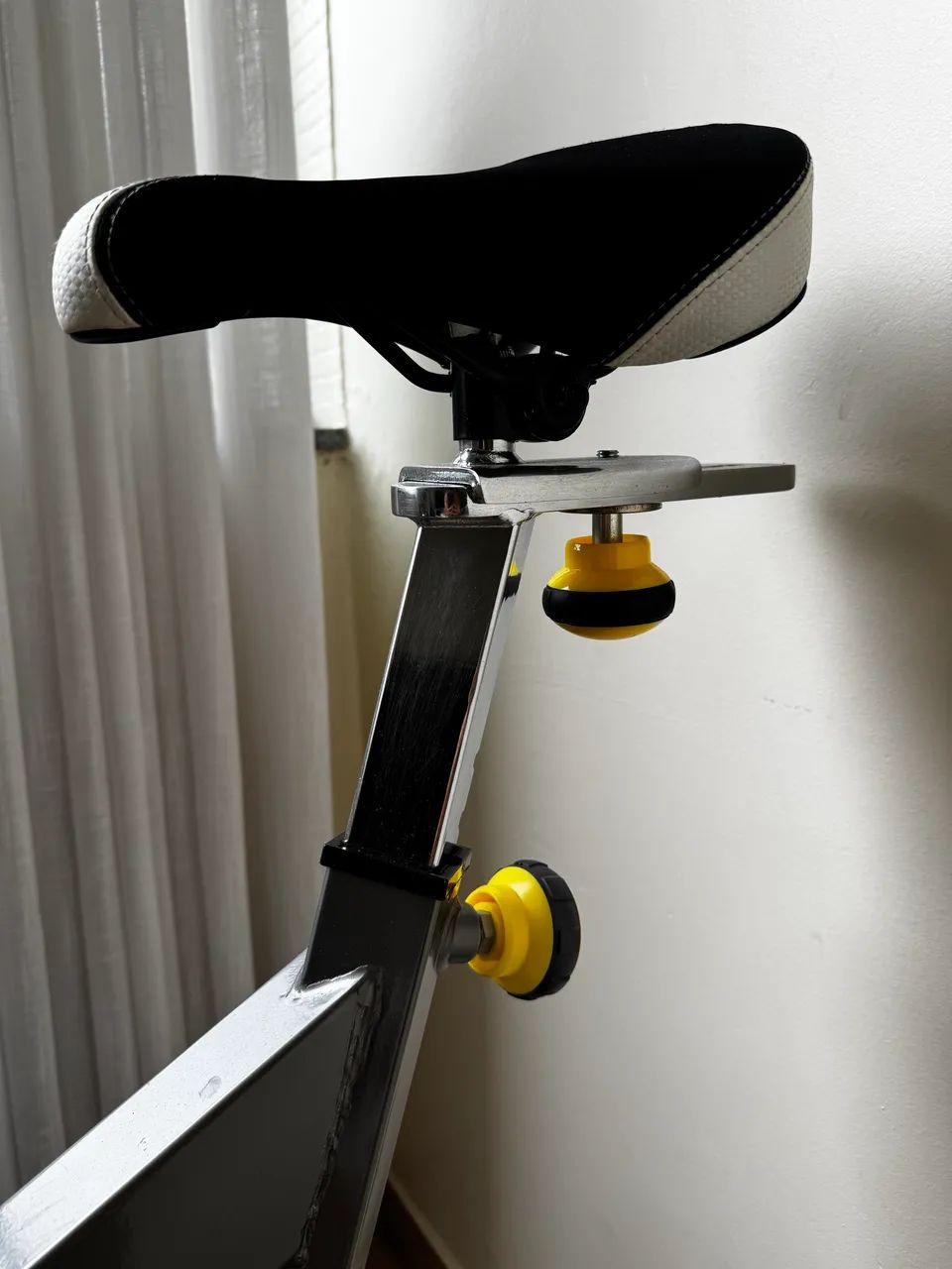 Bicicleta spinning Athletic 2300BS impecável! Roda de 20kg - Foto 6