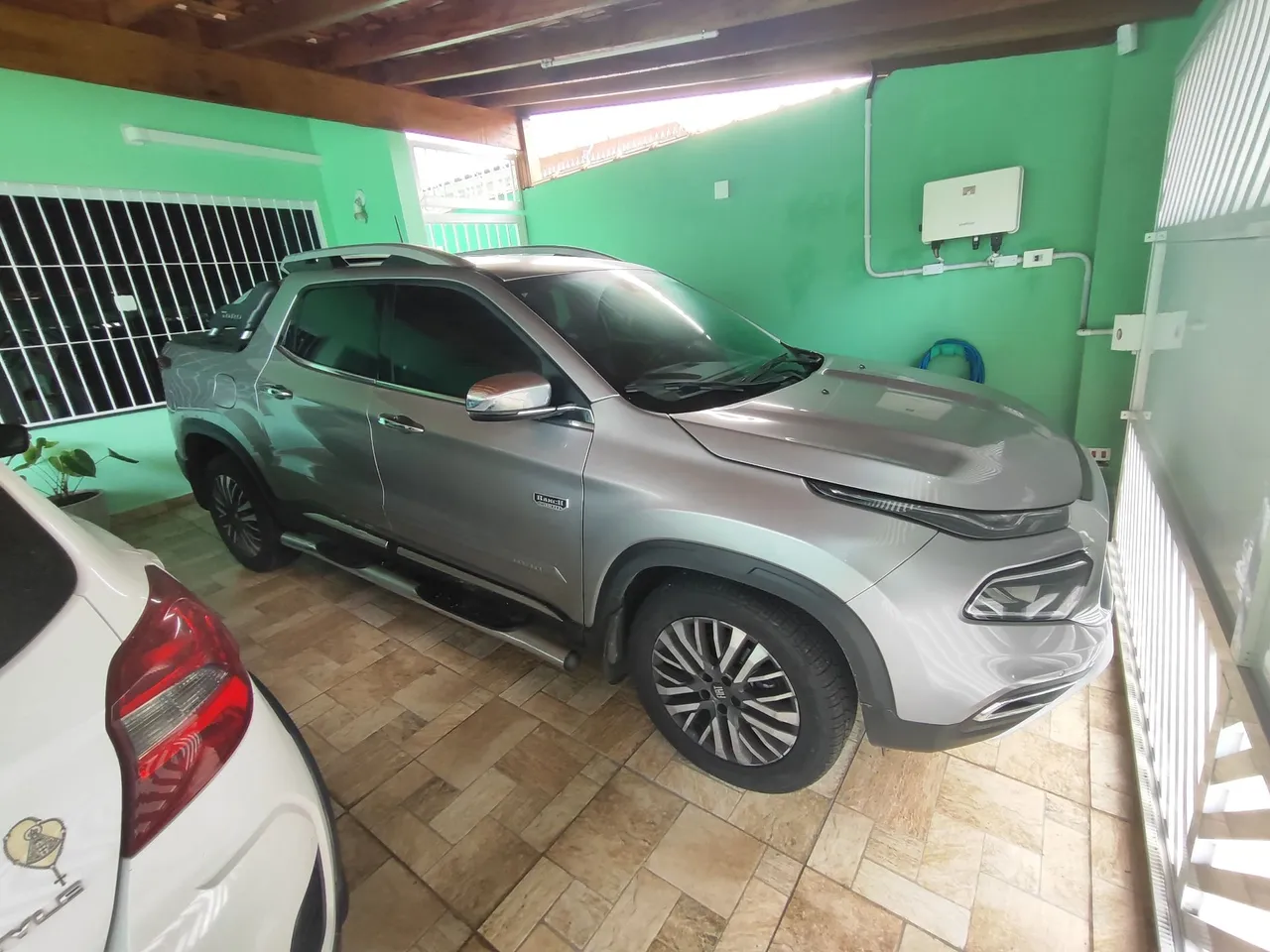 Fiat Toro 24/24 zerada 9500 km único dono
