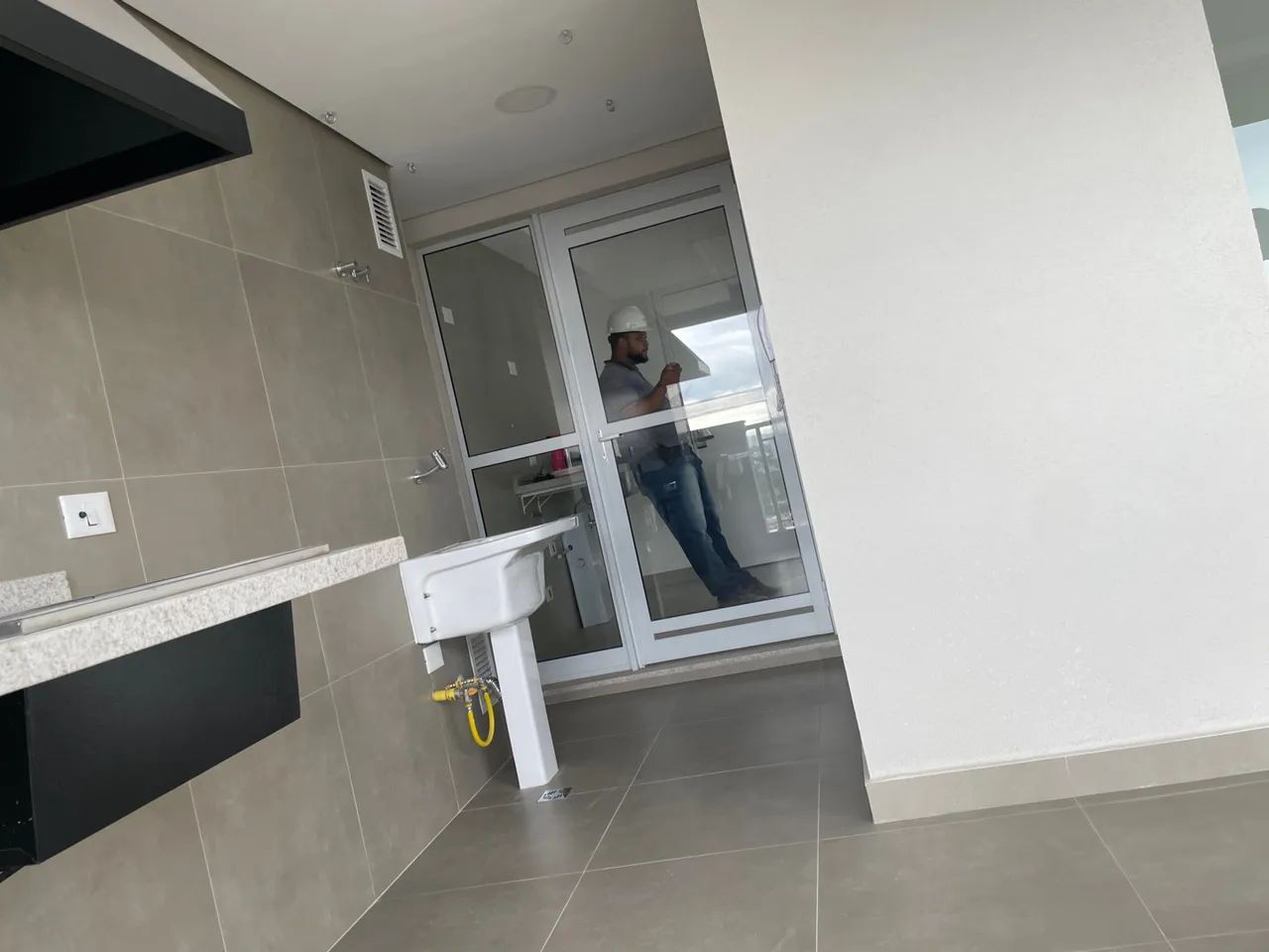 Porta aluminio com vidro usada como nova - Foto 3