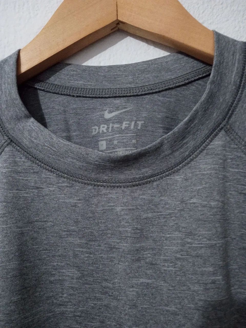 Camisas Nike  branca e cinza, Adidas  - Foto 4