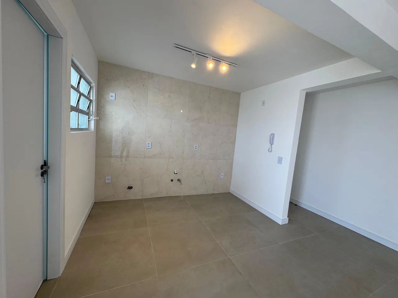 BAIXOU - Apartamento 2dorm com suíte no Centro Floripa  - Foto 3