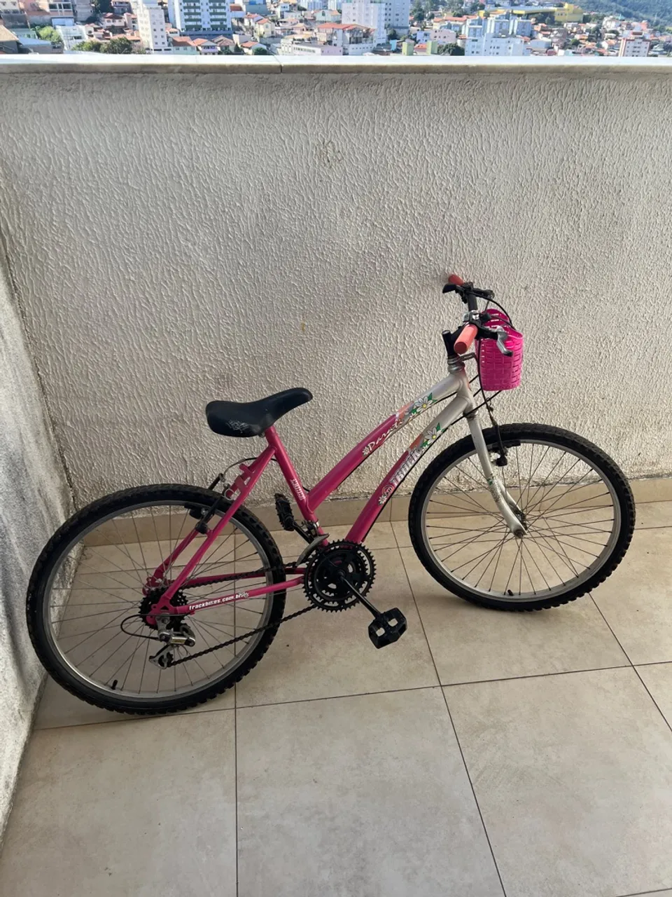 Bicicleta Rosa com Marchas