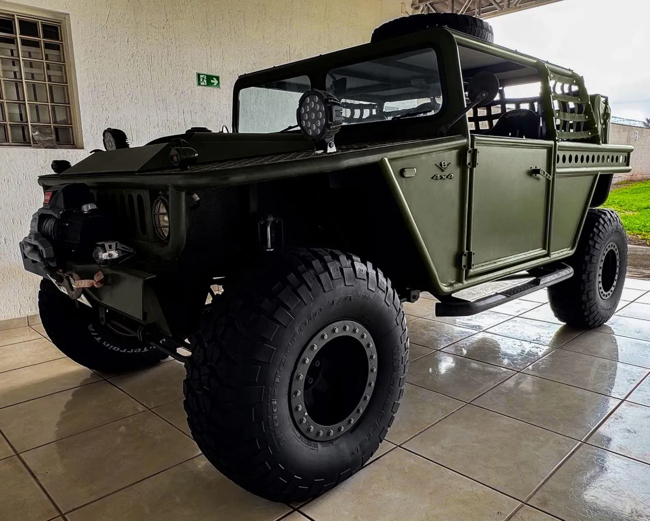 Jipe 4x4 v8 automático