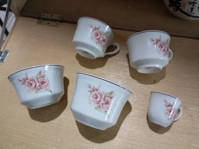 porcelana antiga real  todas peças da foto por 80,00 - Foto 3